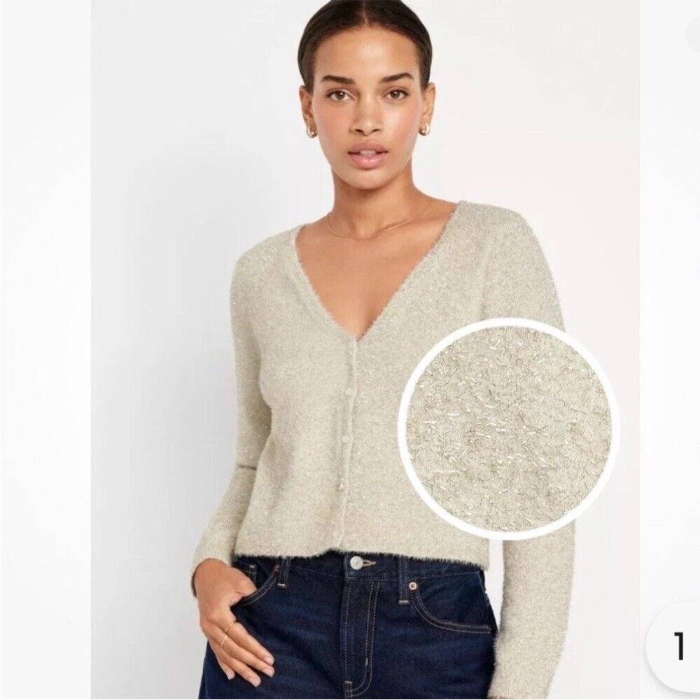 Old Navy Women's Cream V-Neck Sweater